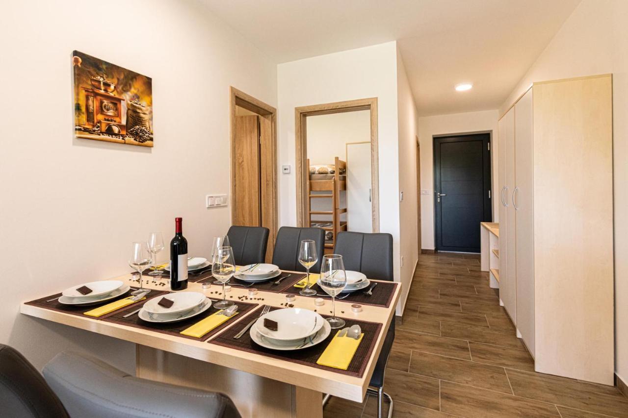 Apartmaji Banonia Verzej Luaran gambar