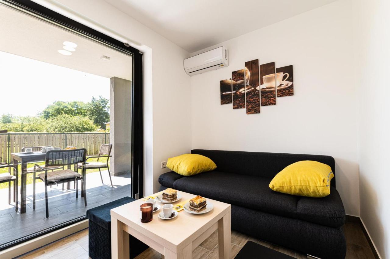 Apartmaji Banonia Verzej Luaran gambar