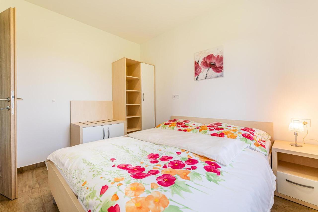 Apartmaji Banonia Verzej Luaran gambar