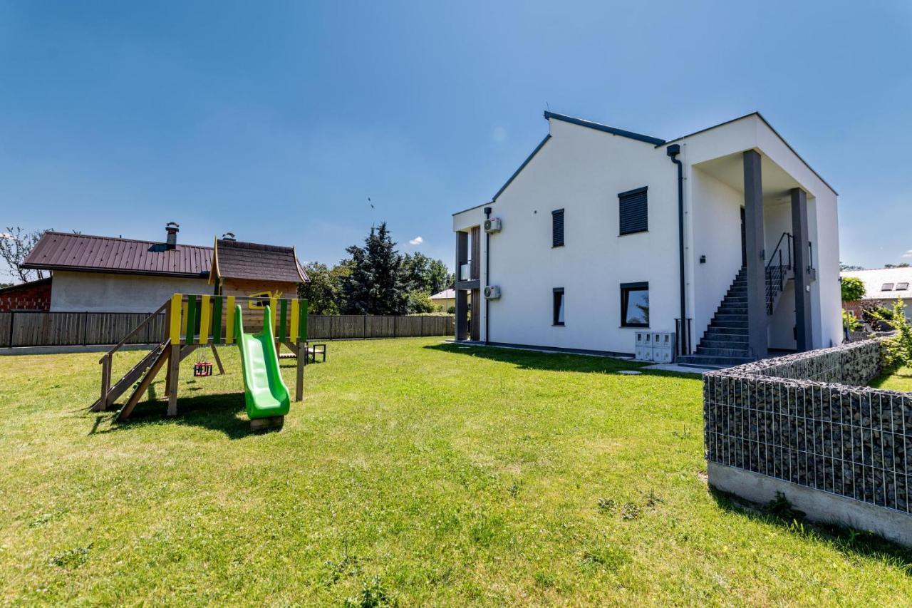 Apartmaji Banonia Verzej Luaran gambar
